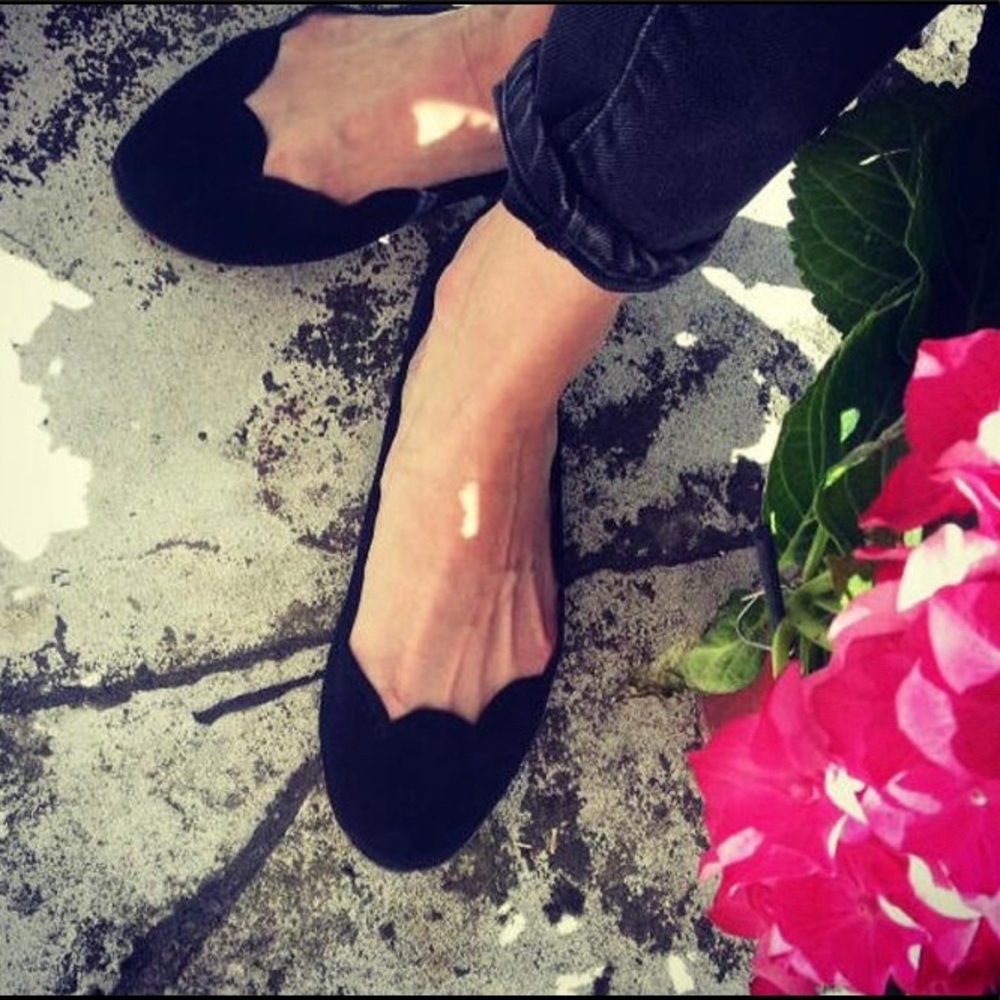 Ele by Elehandmade Black Scalloped Ballet Flats